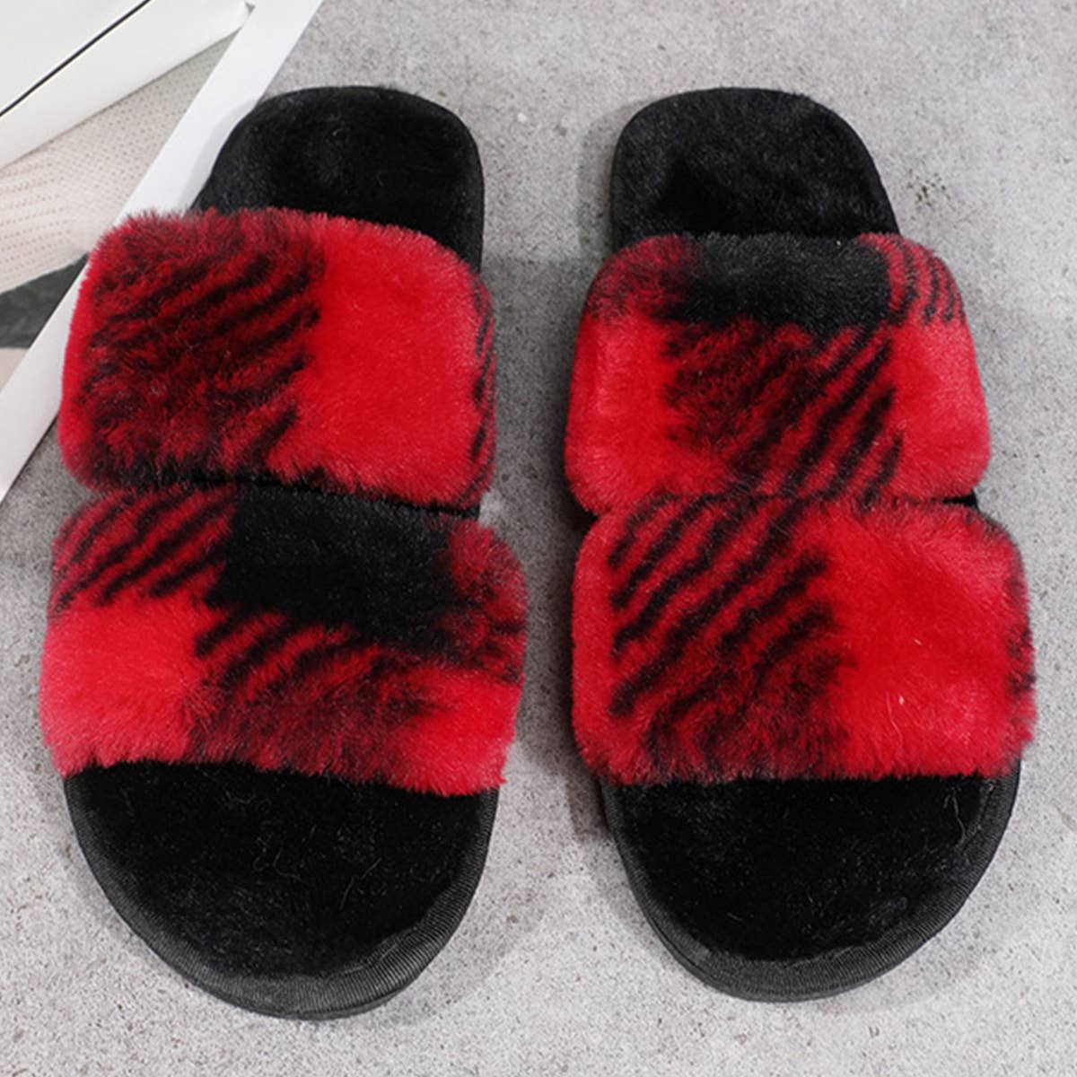 HOME TWO COLOR PLAID PLUSH SLIPPERS_CWSHS0365