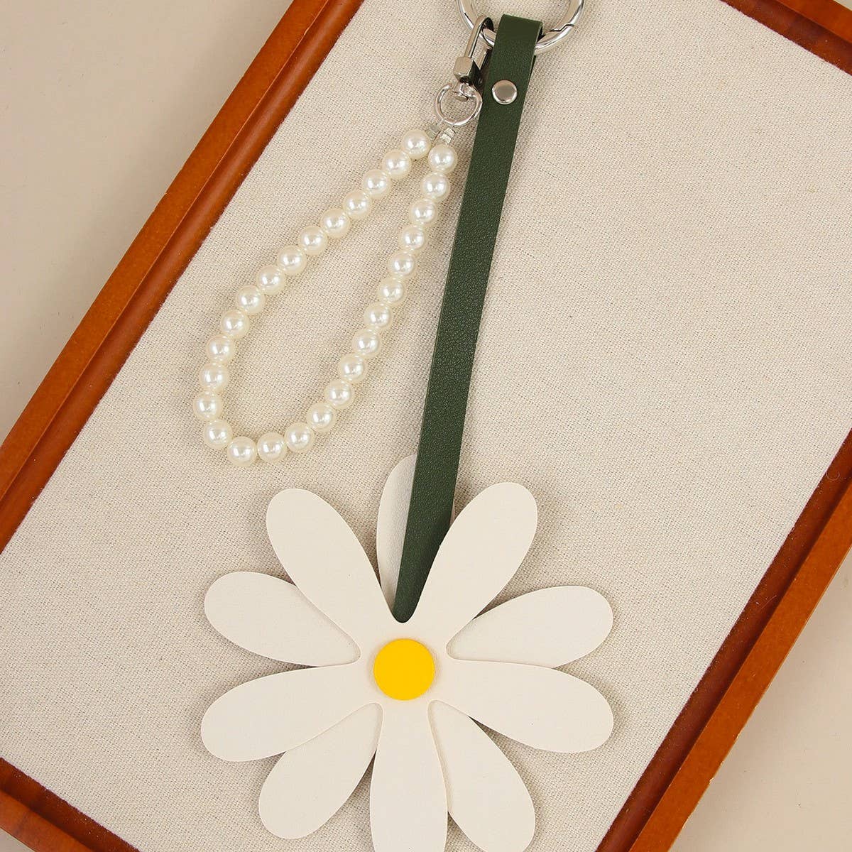 CUTE PU DAISY PEARL CHAIN FLOWER KEYCHAIN CHARM_CWMM7877