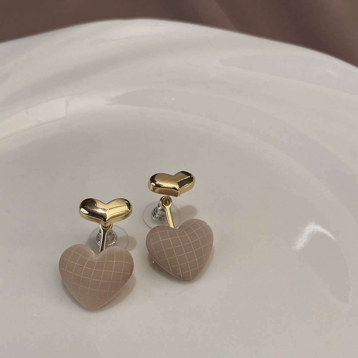 TEMPERAMENTAL HIGH END CHECKERED HEART EARRINGS_CWAJE3174