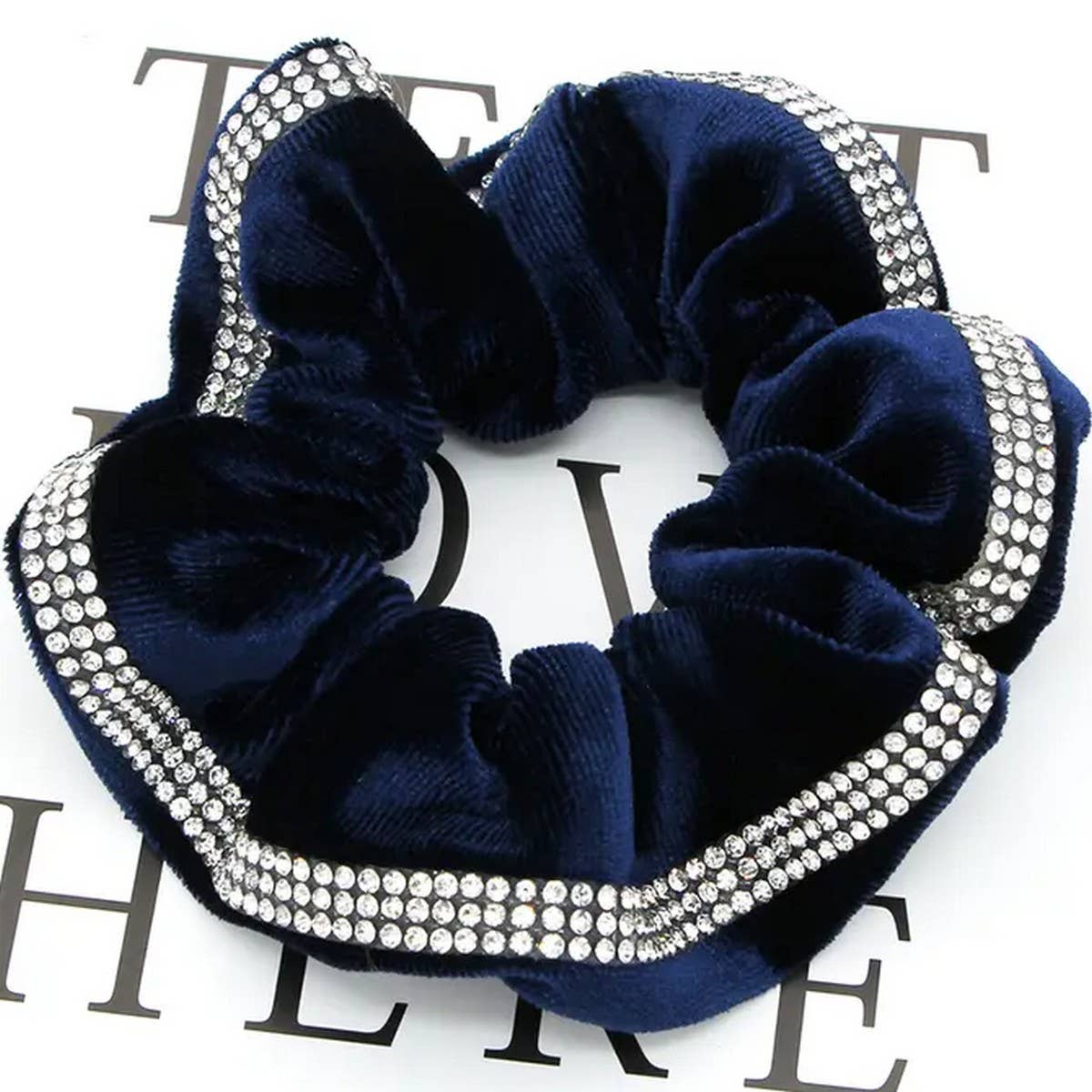 SOLID COLOR VELVET SCRUNCHIE_CWAHA0173