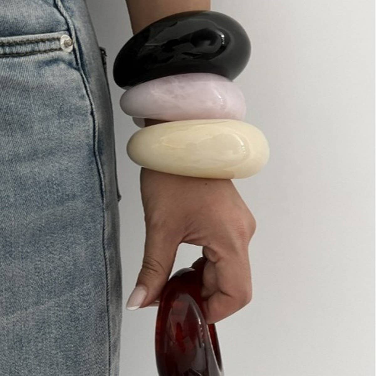 FASHIONABLE MULTI COLOR CURVED TEXTURE BRACELET_CWMM3076