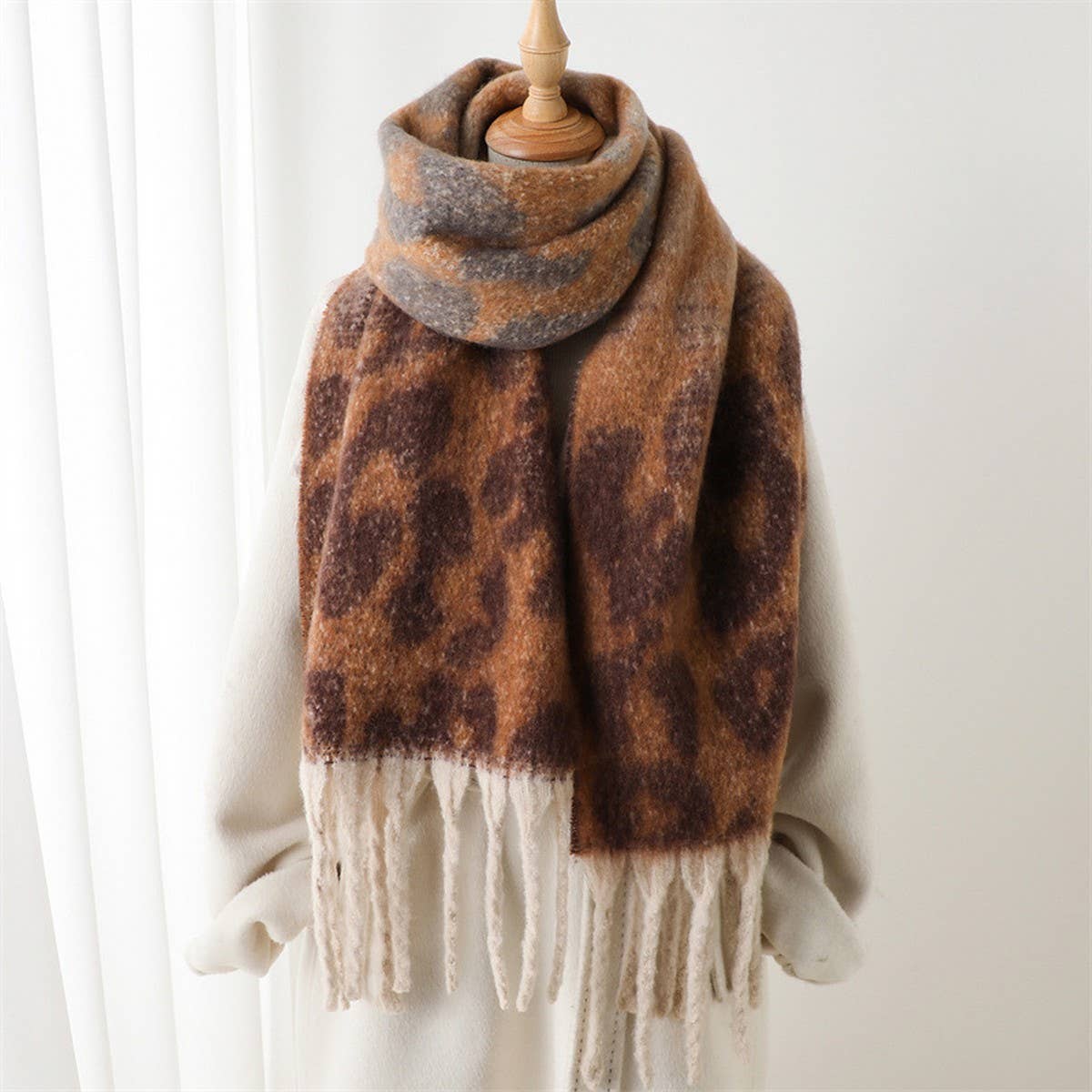 COLORFUL LEOPARD GRADIENT SCARF WITH TASSELS_CWASC2753