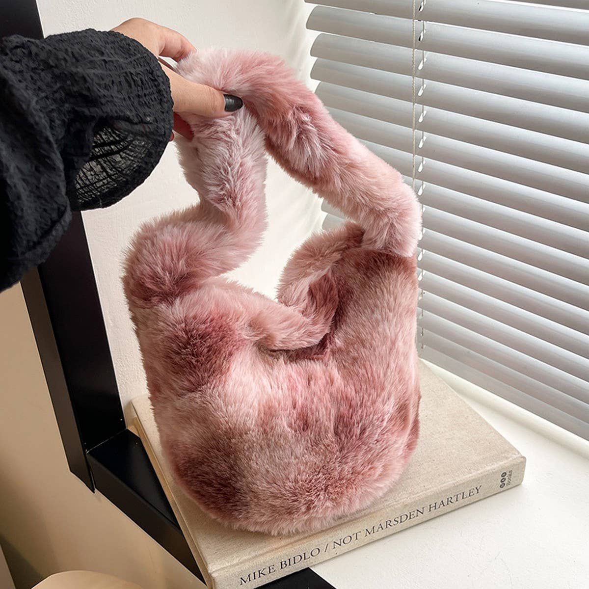 Winter Single Shoulder Portable Bucket Plush Bag_Cwab4016