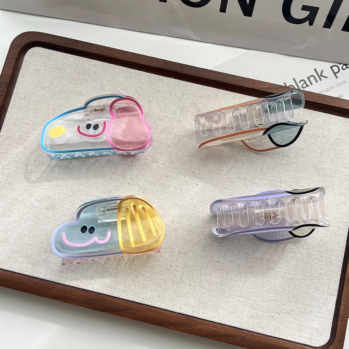 CUTE SMILING DOG TRANSPARENT HAIR CLAW FOR GIRLS_CWAHA6025