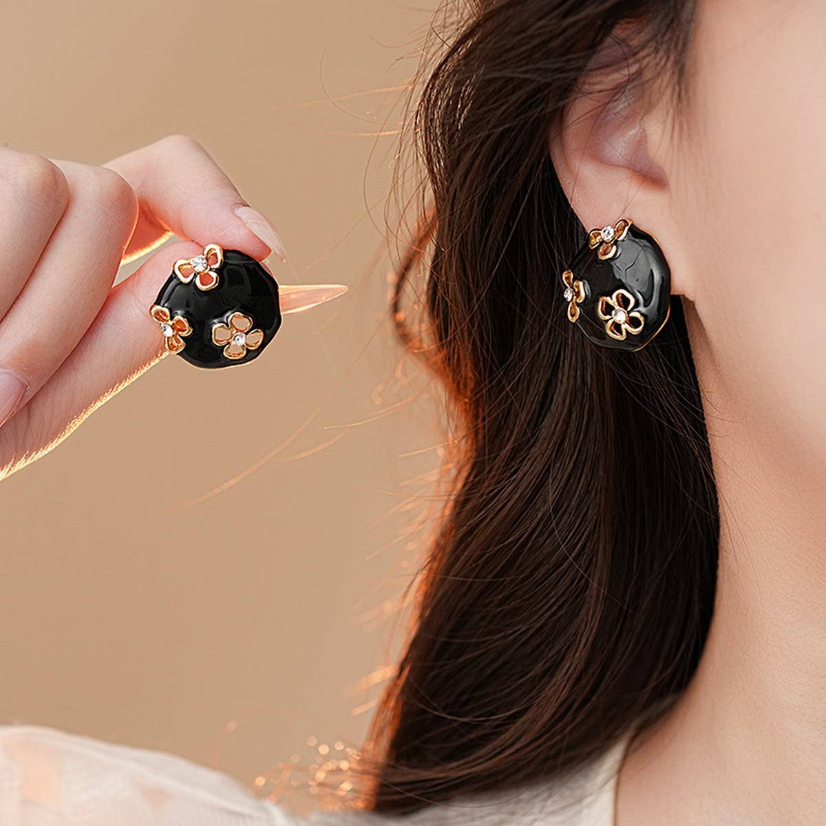 ROUND HOLLOW FLOWER FASHION EARRINGS_CWASC1329