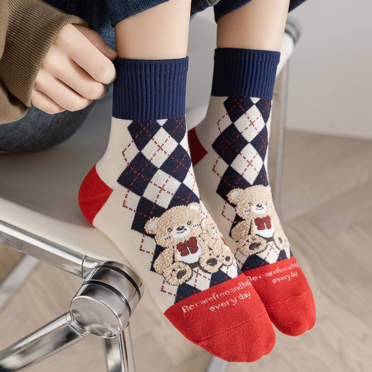 CARTOON BEAR CHECKERBOARD MIDDLE TUBE SOCKS_CWMS1389