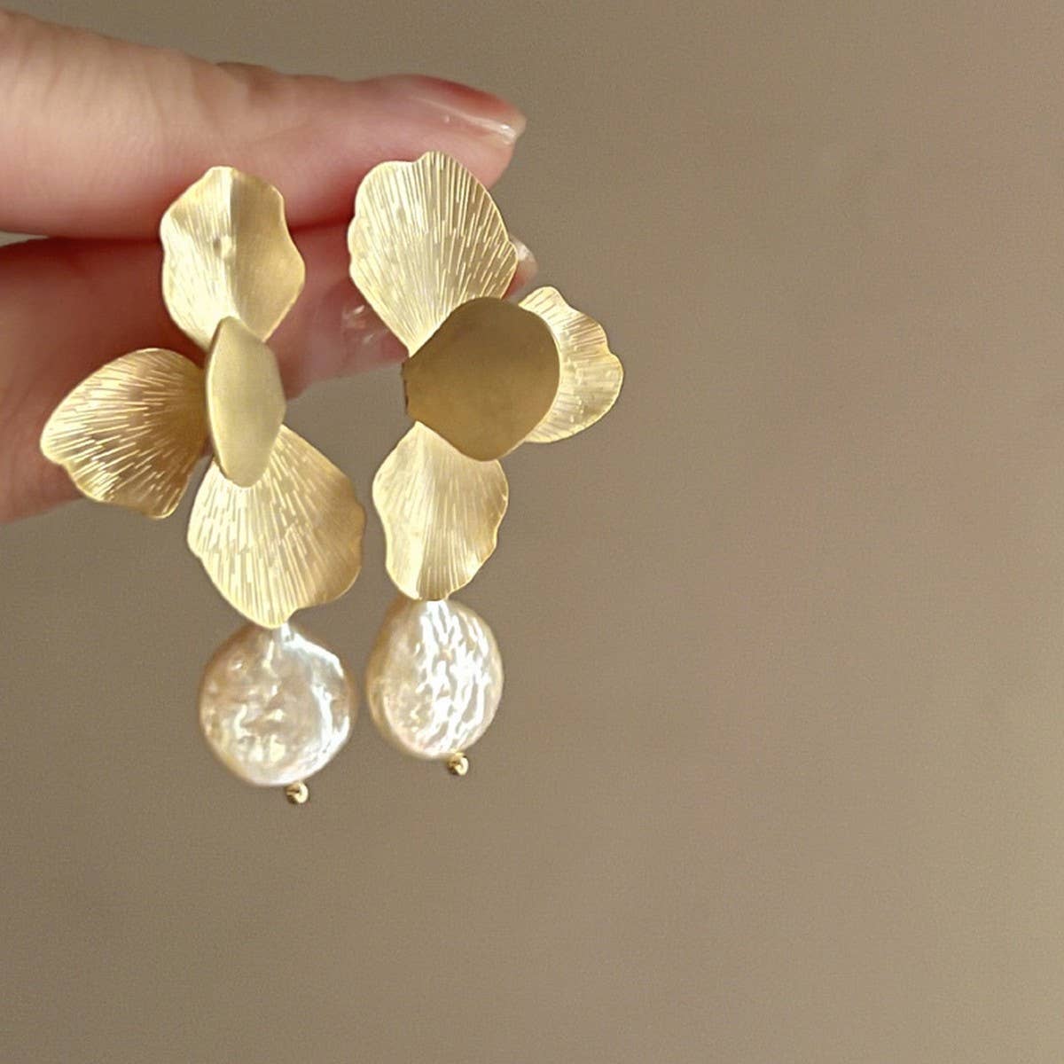 PETAL FLOWER PEARL FASHION EARRINGS_CWAJE2055