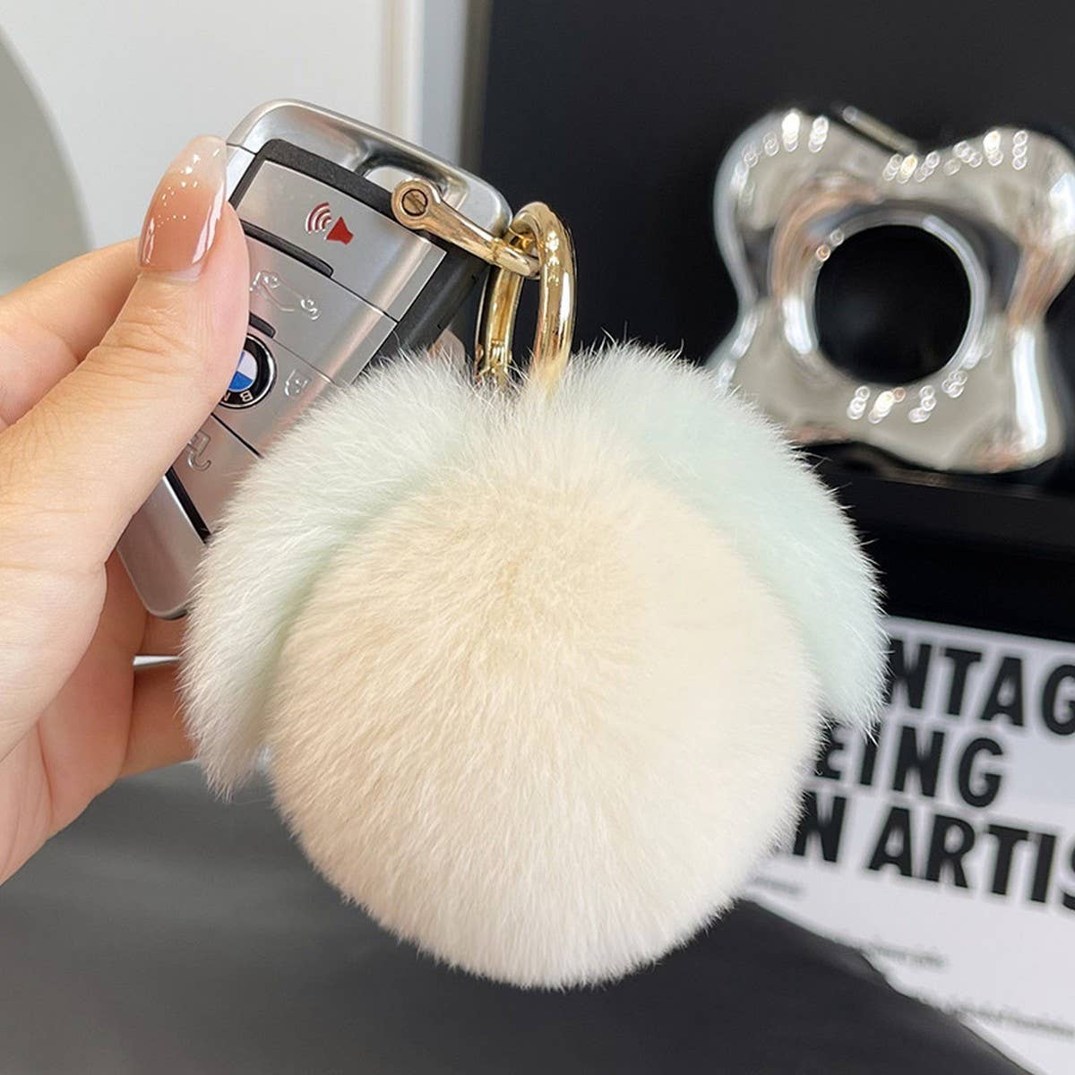 CUTE LITTLE PEACH CAR KEYCHAIN BAG PENDANT GIFT_CWMM2536