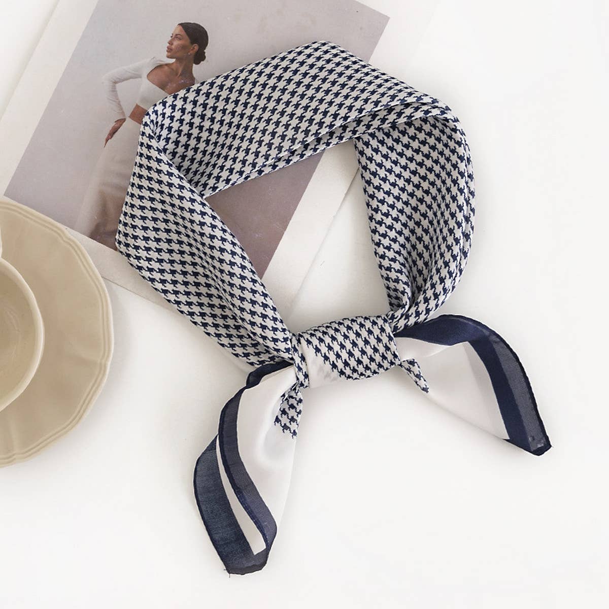 Retro Fashion Classic Small Square Scarf_Cwasc0491