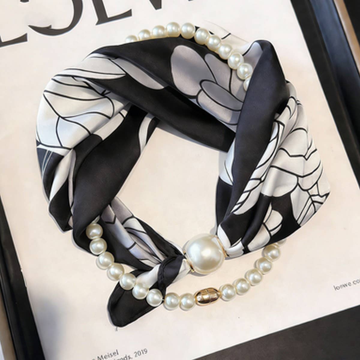 Ivory Pearl Magnetic Skinny Neck Scarf_Cwasc03933