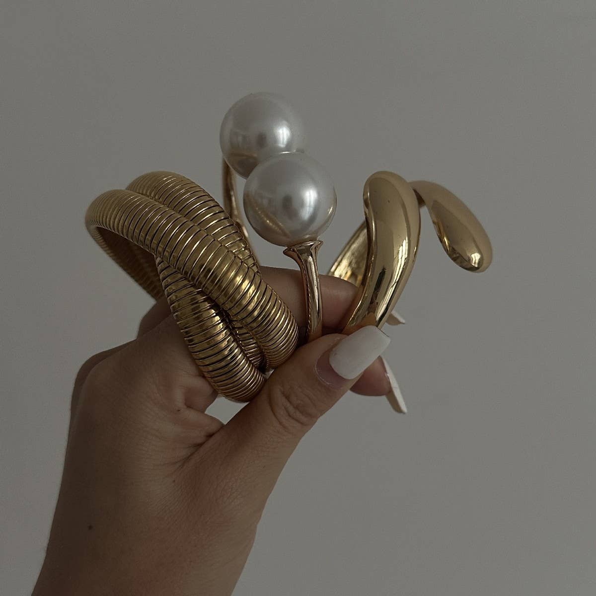 FASHIONABLE OPEN METAL DESIGN BRACELET_CWMM3079