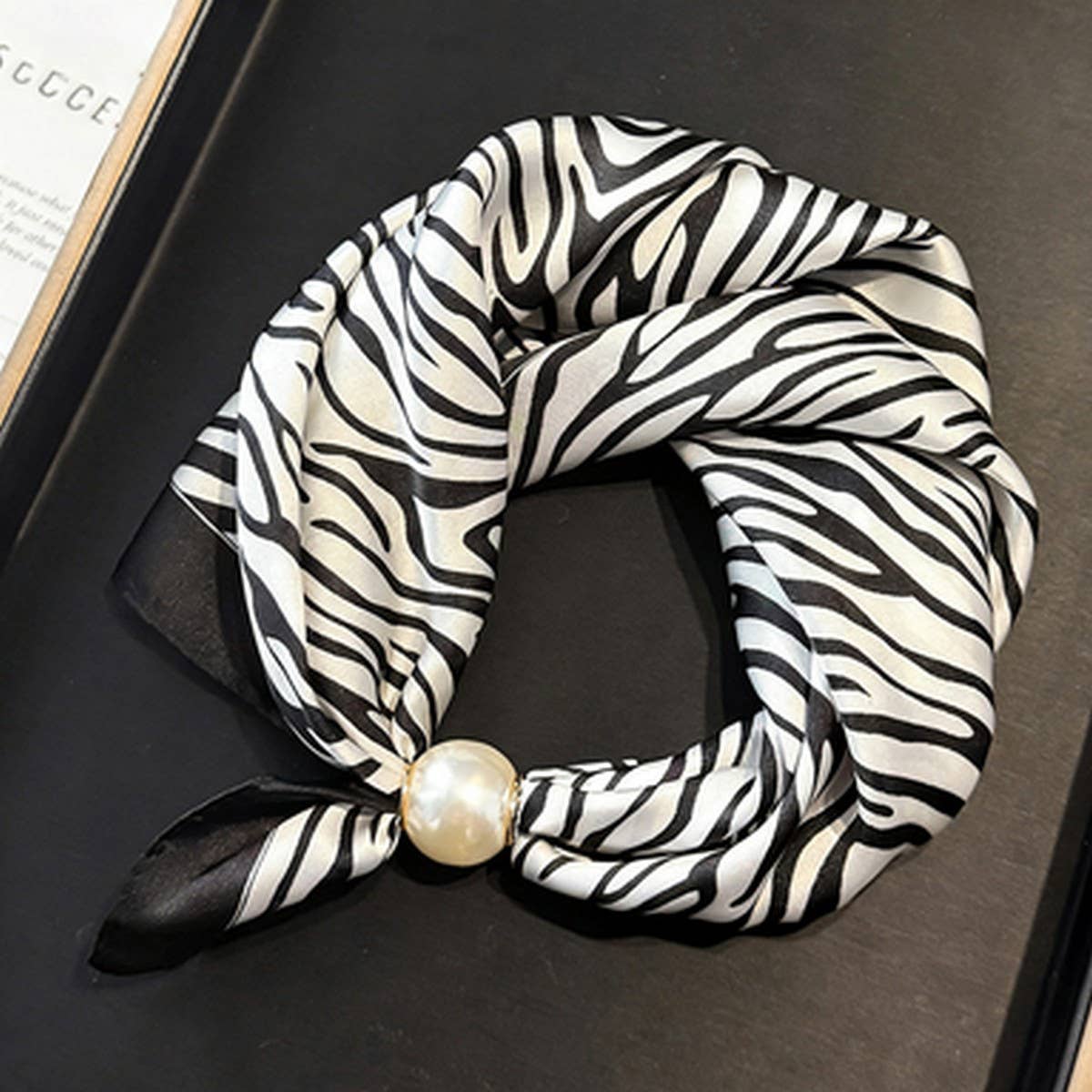Ivory Pearl Magnetic Skinny Neck Scarf_Cwasc03933