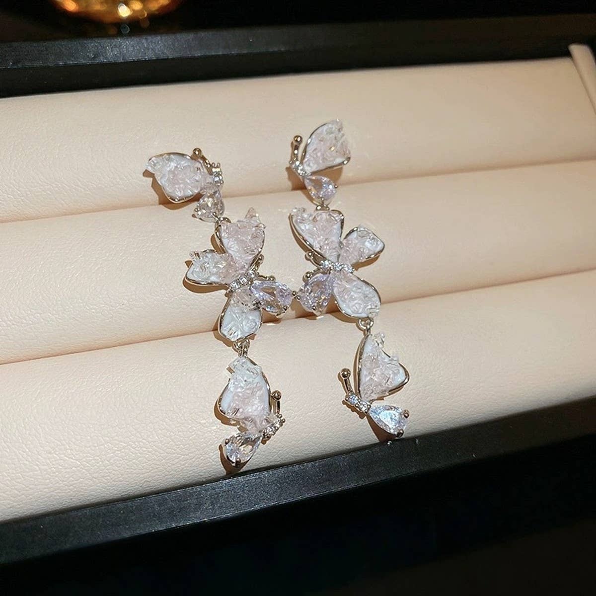 GRADIENT SWEET CRYSTAL BUTTERFLY LONG EARRINGS_CWAJE2177