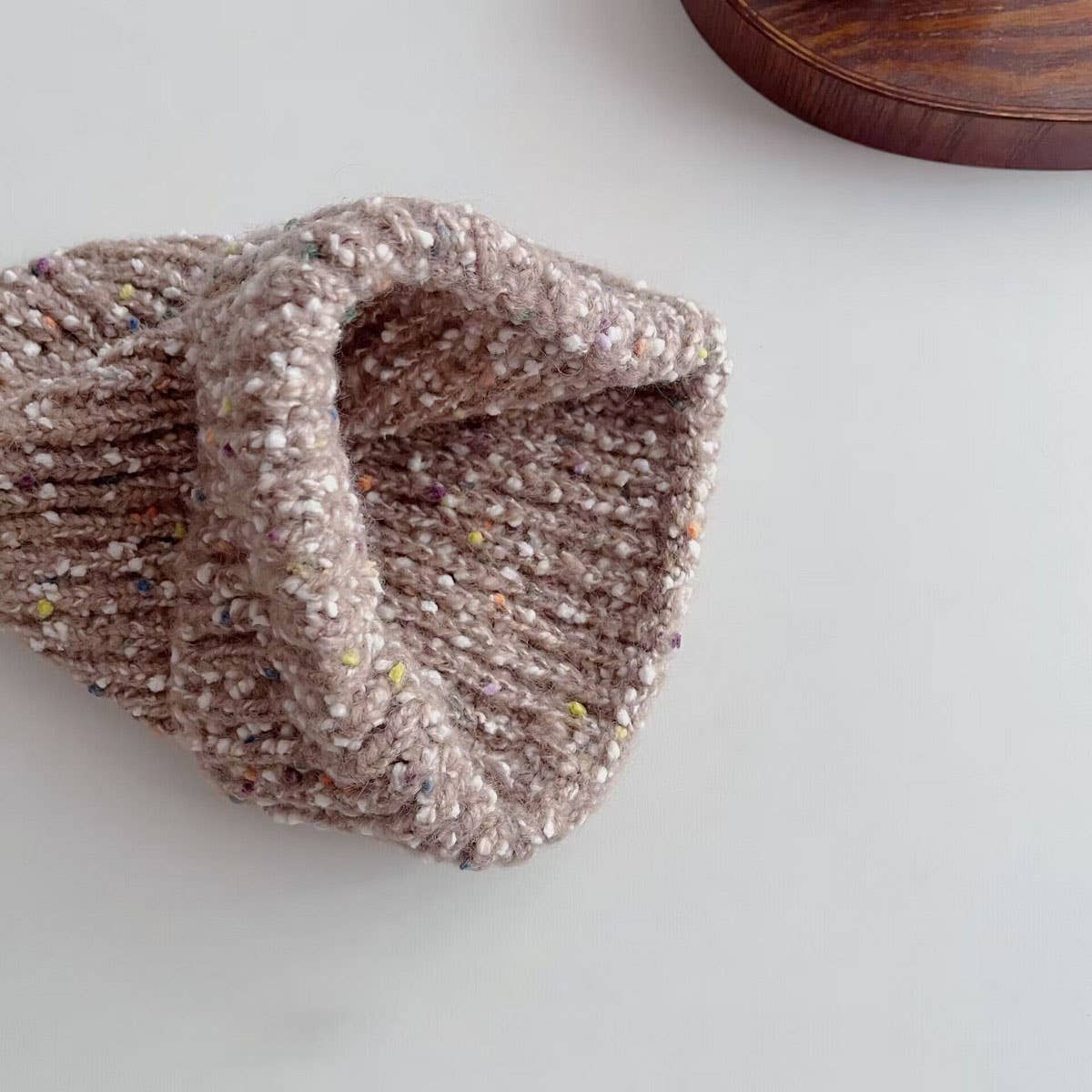 CHILDRENS STYLISH CURLED WHITE LABEL KNITTED HAT_CWAH2935