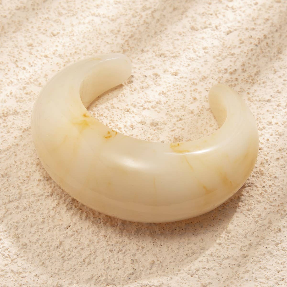 FASHIONABLE MULTI COLOR CURVED TEXTURE BRACELET_CWMM3076