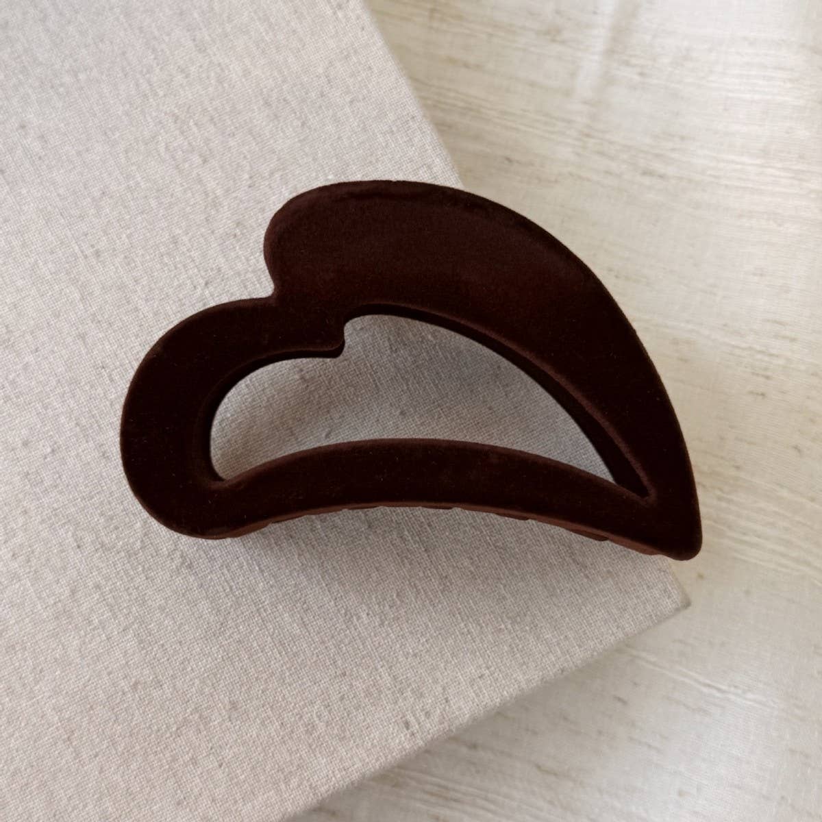 Velvet Heart Clawclip Women Chicbun Hairaccessory_Cwaha07796