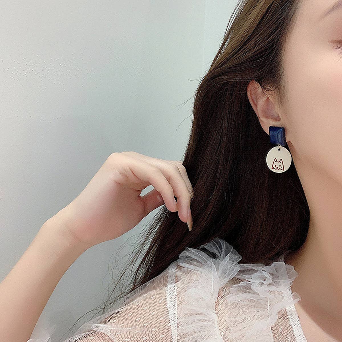 SIMPLE KLEIN BLUE CUTE CAT EARRINGS_CWAJE1645