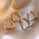 THREADED U SHAPED SIMPLE AND FASHIONABLE EARRINGS_CWAJE2455