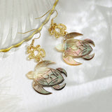 SIMPLE BLACK SHELL CARVED TURTLE EARRINGS_CWMM4328