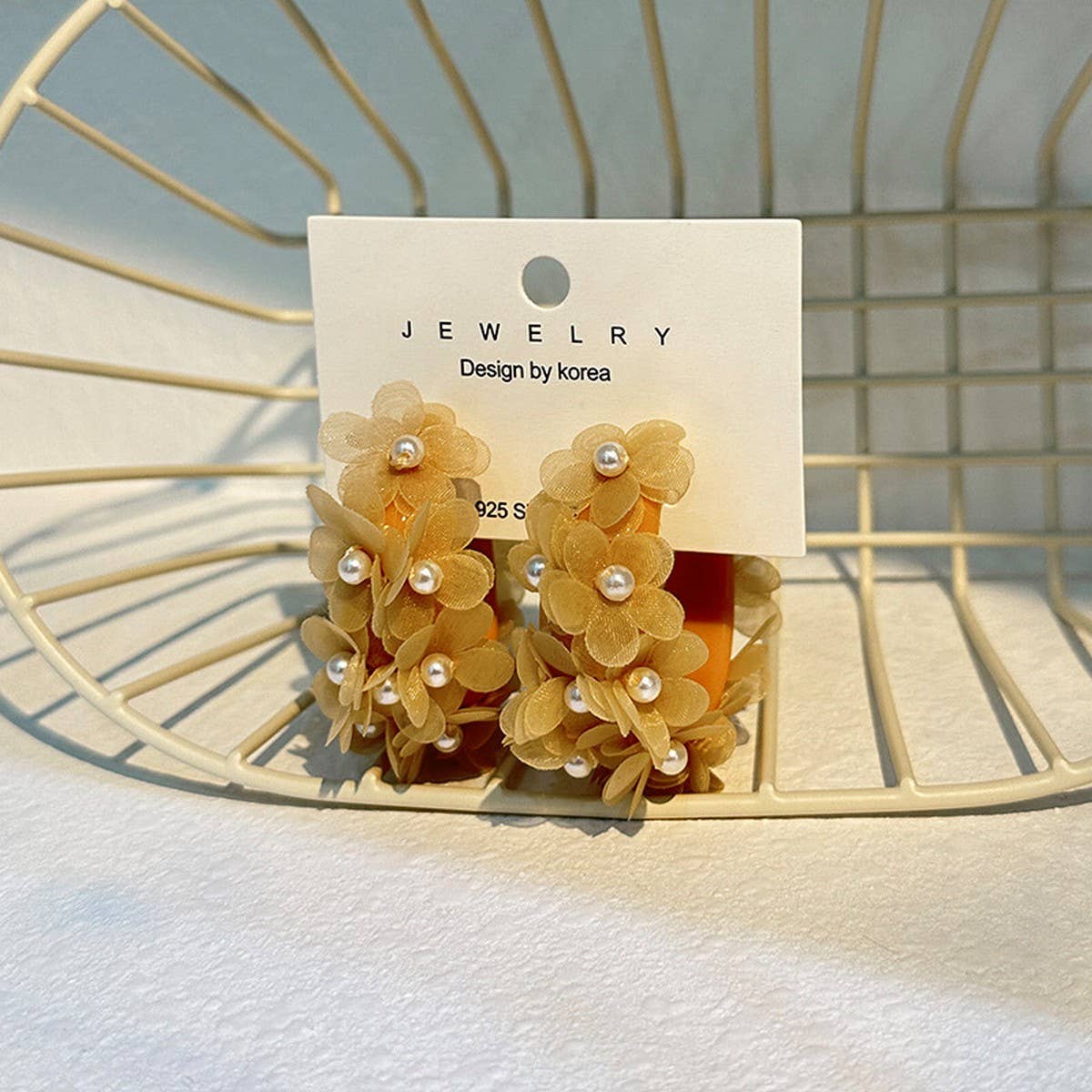 HANDMADE PEARL FLOWER C SHAPED EARRINGS_CWMM6275