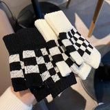 BLACK AND WHITE CHECKERBOARD HALF FINGER GLOVES_CWAG0184