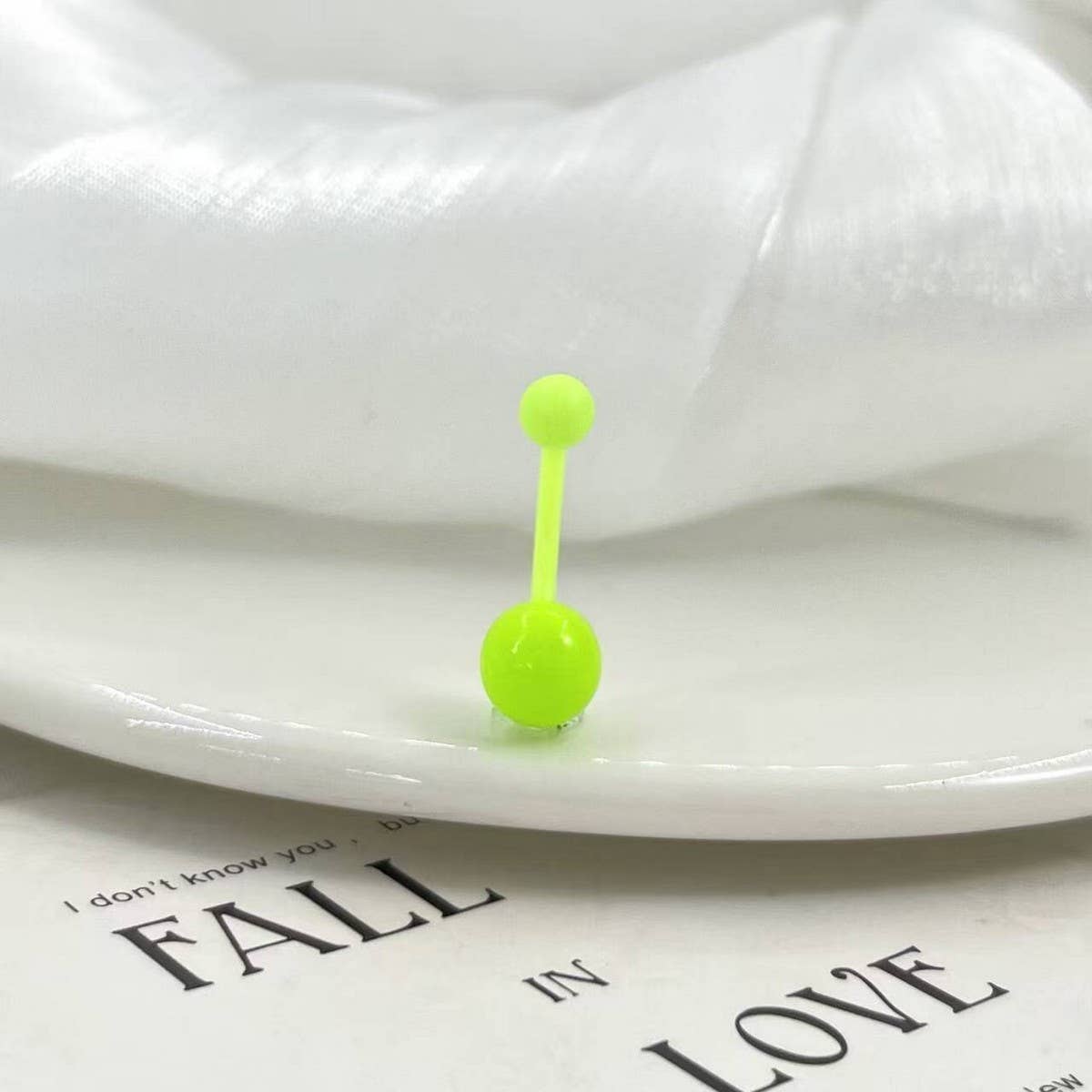GLOW IN DARK BELLY RING UV FLEXIBLE BAR_CWMM9184