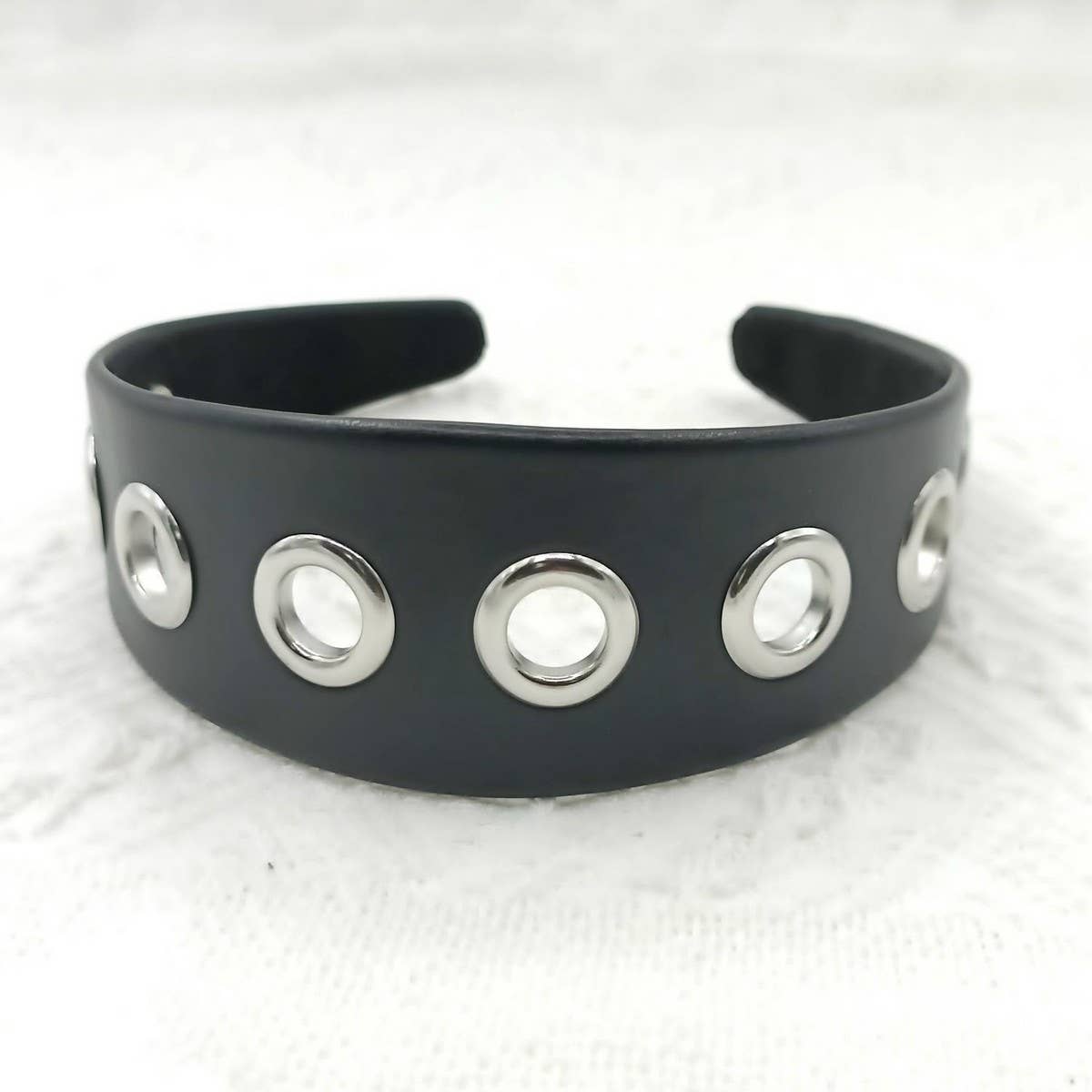 ELEGANT PUNK WIDE PU HEADBAND WITH LARGE STUDS_CWAHA6316