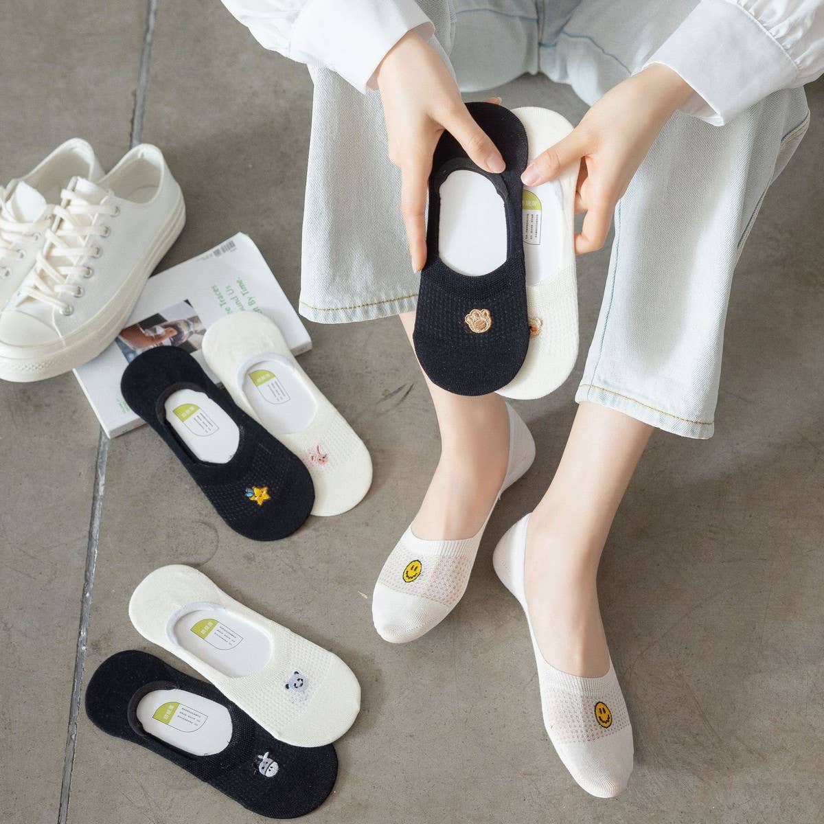 MESH CARTOON EMBROIDERED INVISIBLE SOCKS_CWMS2028