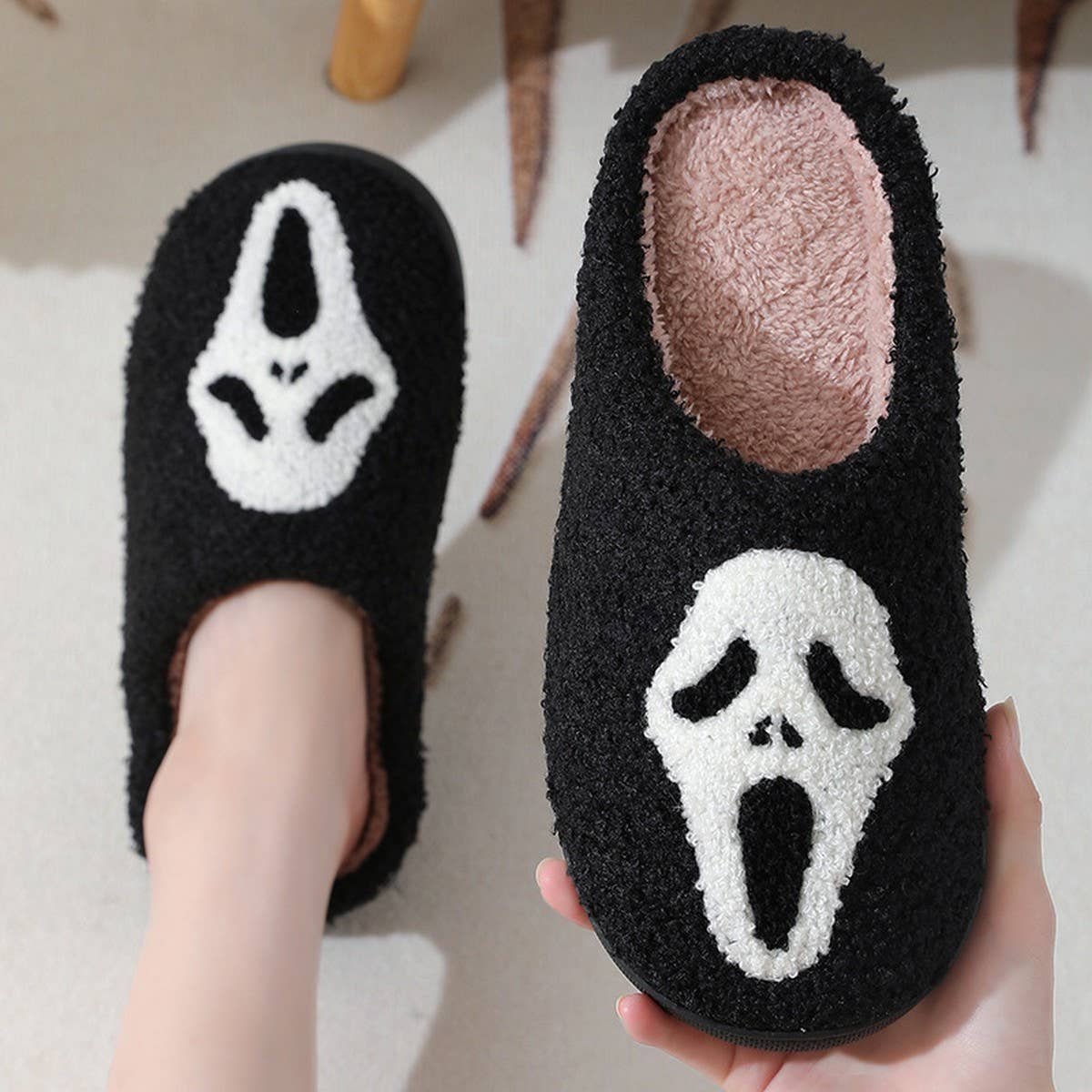 SOFT PLUSH COMFY HALLOWEEN SLIPPERS_CWSHS0261
