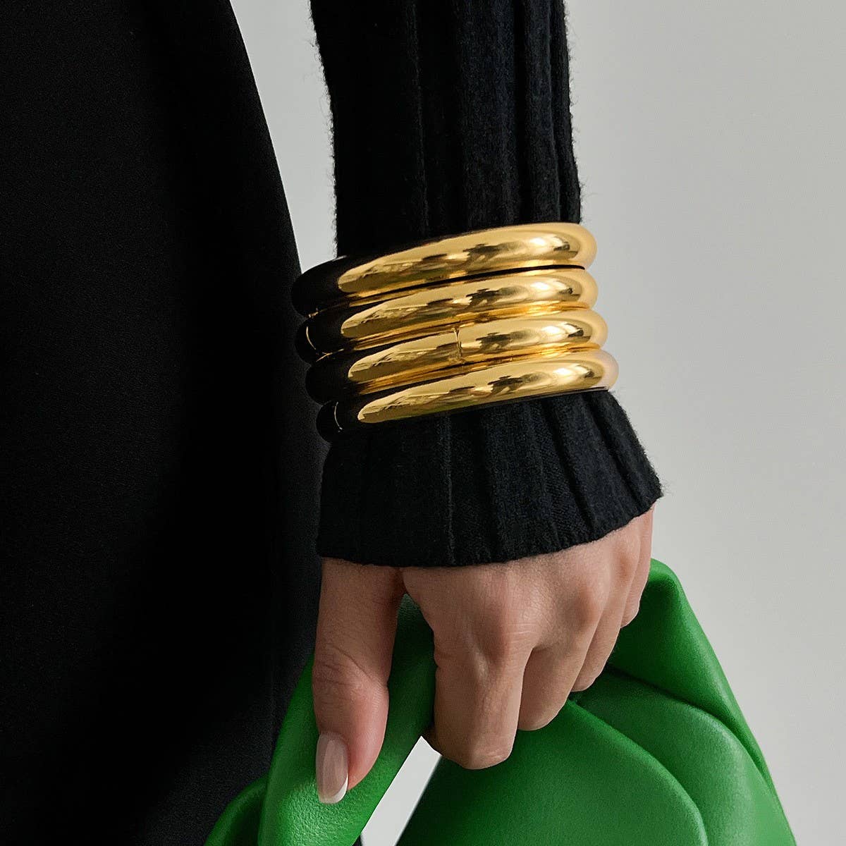 FASHIONABLE CURVED SMOOTH TWIST BRACELET_CWMM3084