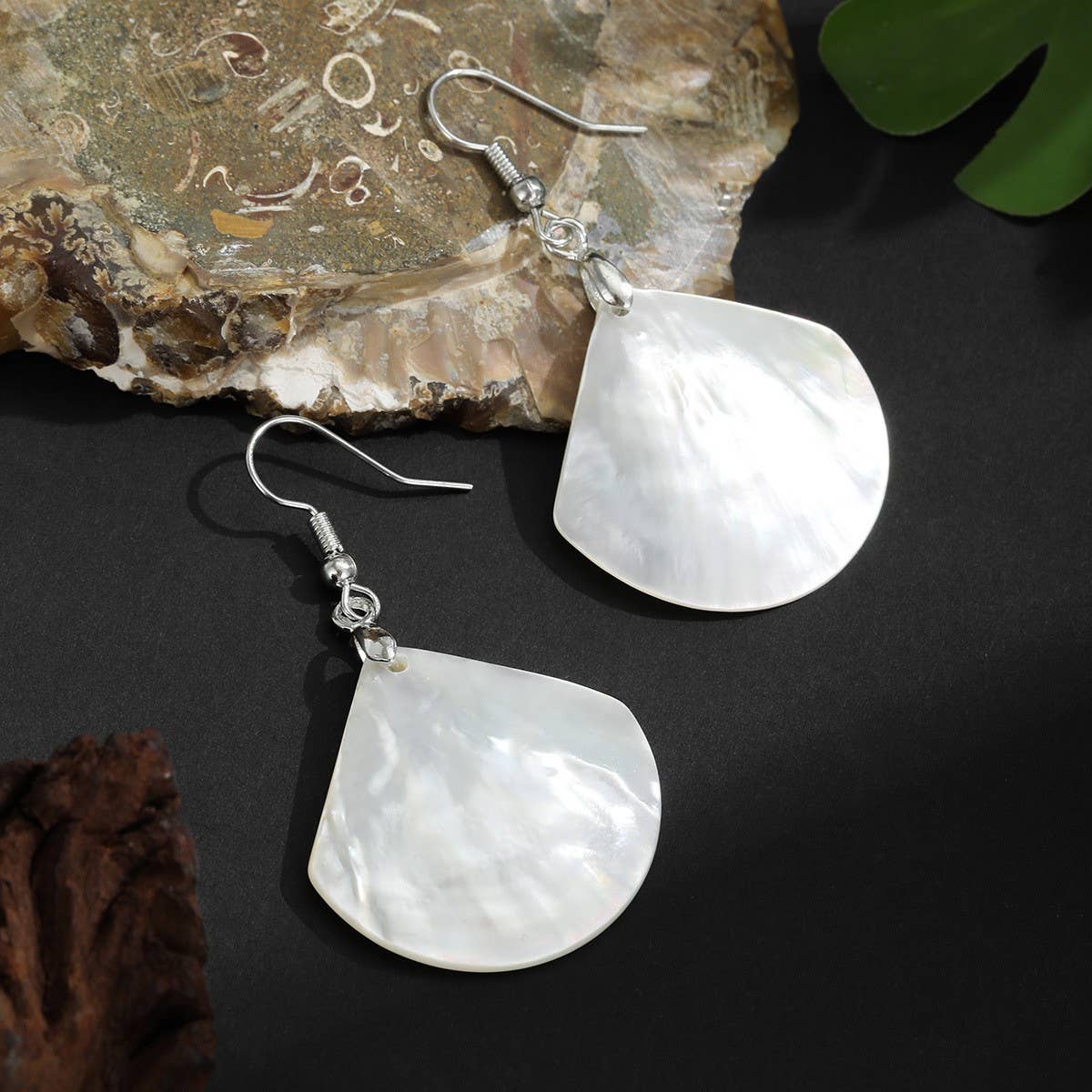 NEW FAN SHAPE NATURAL WHITE SHELL EARRINGS_CWMM4277