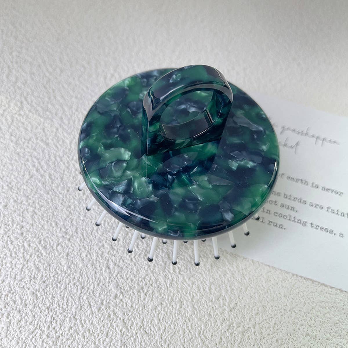 SIMPLE AND PORTABLE MASSAGE COMB_CWMM1083