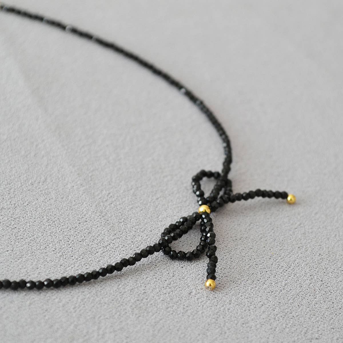SIMPLE AND DELICATE BOW HANDMADE BEADED NECKLACE_CWAJE2136