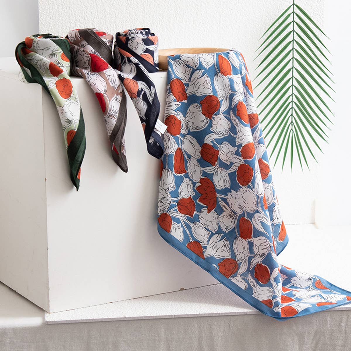 Retro Contrast Rose Print Square Scarf_Cwasc0938