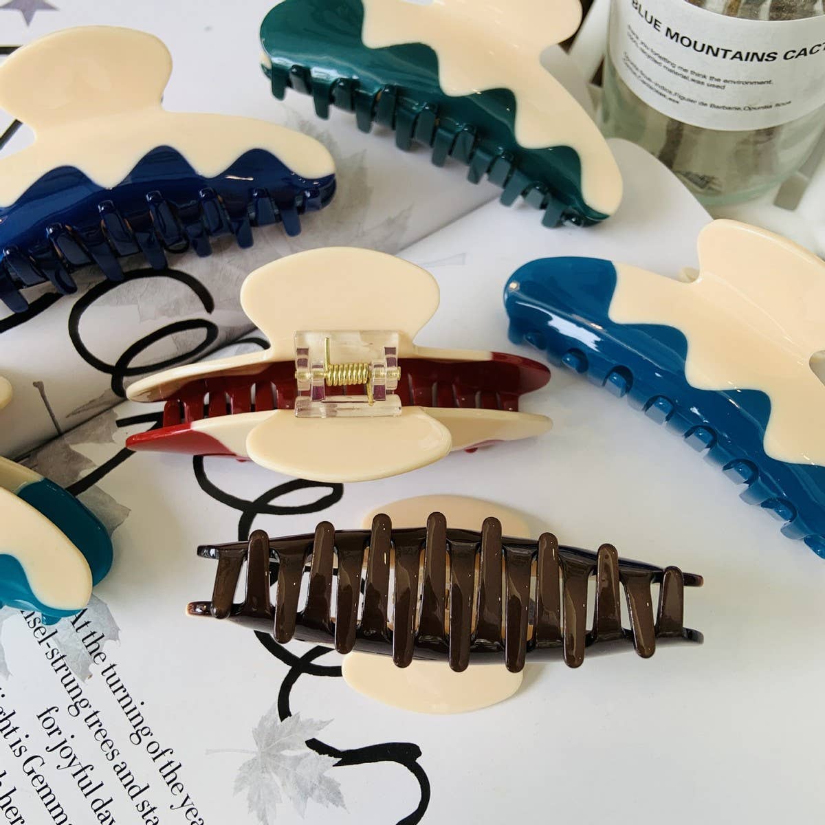 New Color Matching Acrylic Wave Hairpin, Medium