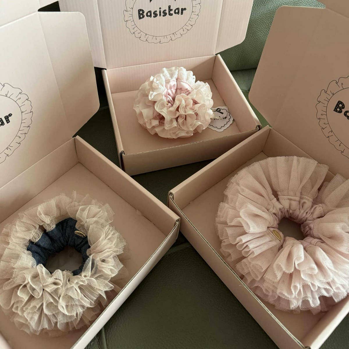 BALLET PRINCESS LACE HANDMADE SWAN SCRUNCHIE_CWAHA5502