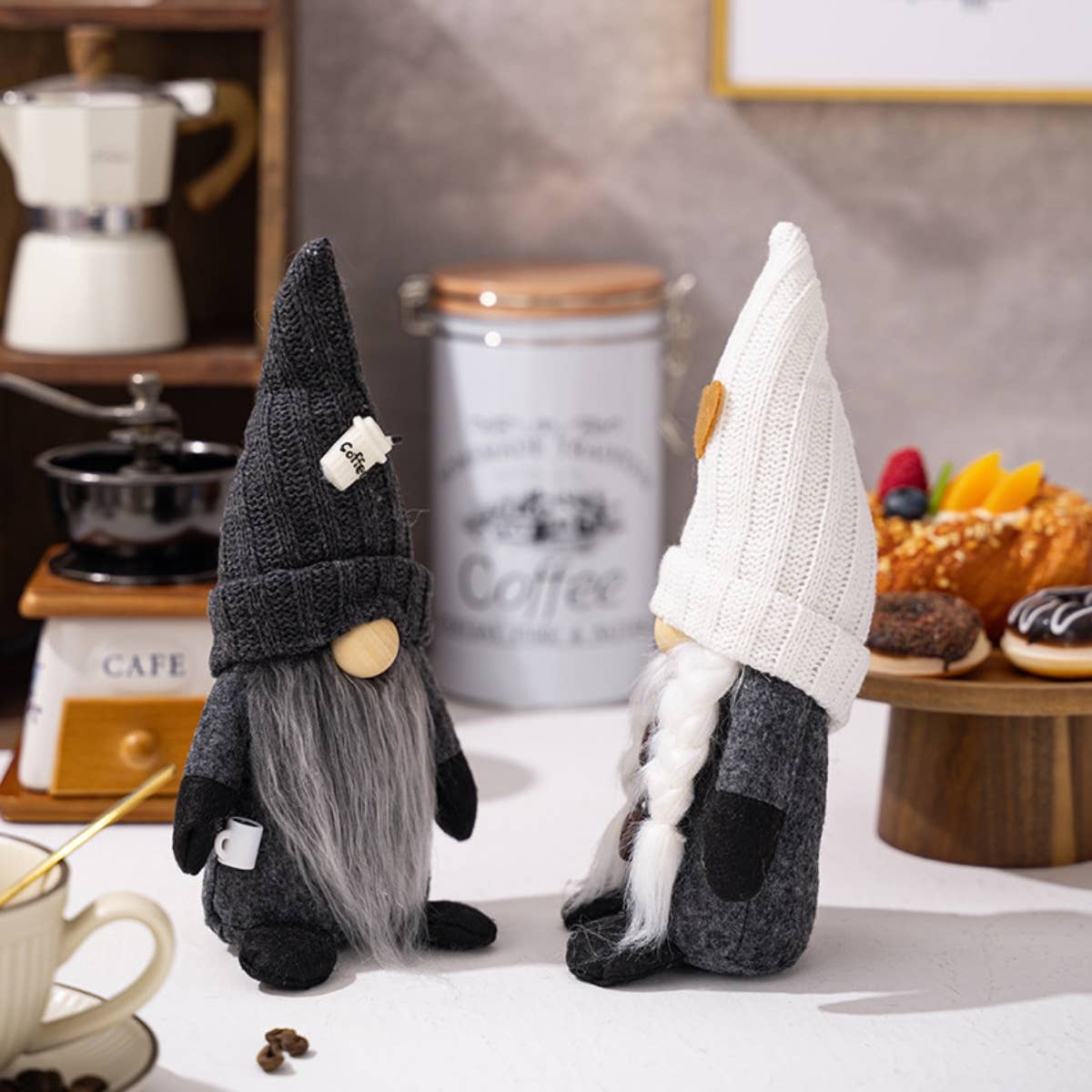 Cwasc1949_Pointy Hat Rudolph Dwarf Coffee Doll Decoration