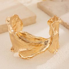 EXAGGERATED FOLDS HIGH GRADE IRREGULAR BRACELET_CWMM3125