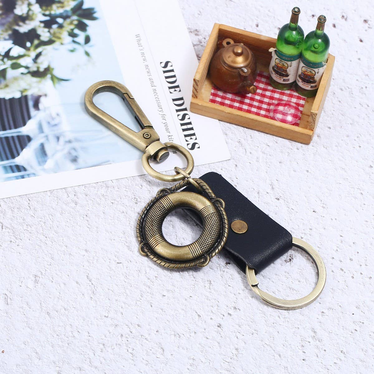 NEW ALLOY BRONZE PENDANT RETRO COWHIDE KEYCHAIN_CWMM5040