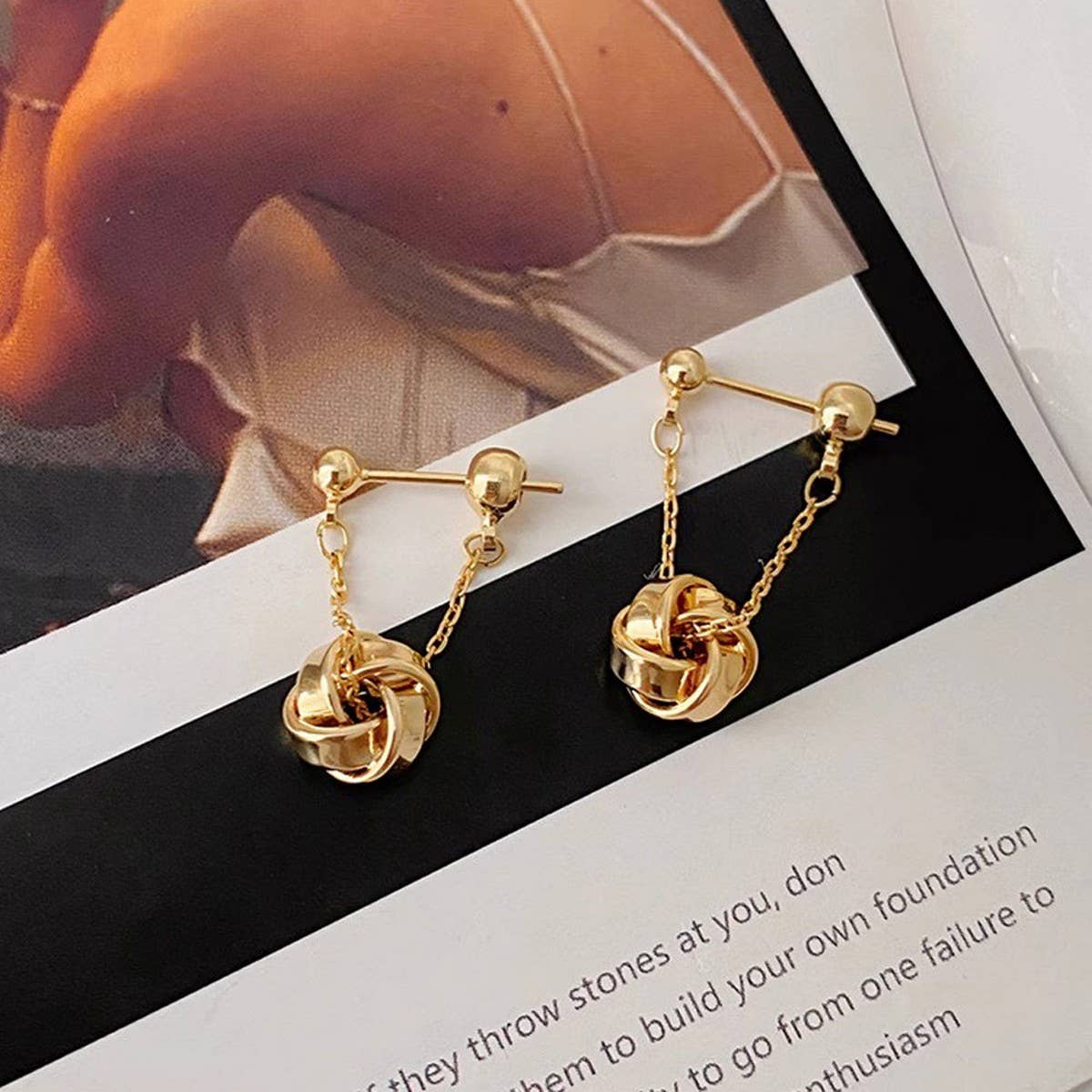 GEOMETRIC SPIRAL TWIST PENDANT TASSEL EARRINGS_CWAJE3131