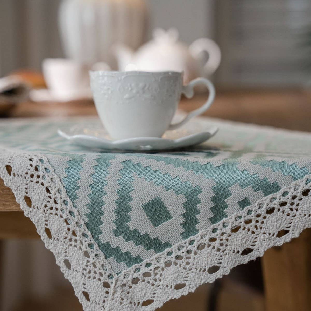 GEOMETRIC TASSEL VERSATILE TABLE RUNNER_CWMM1020