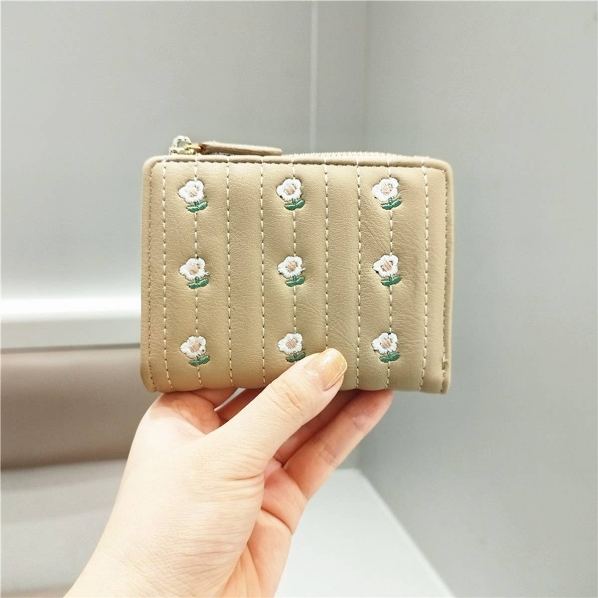 Cute Embroidered 2-Fold Wallet For Women_Cwab06256