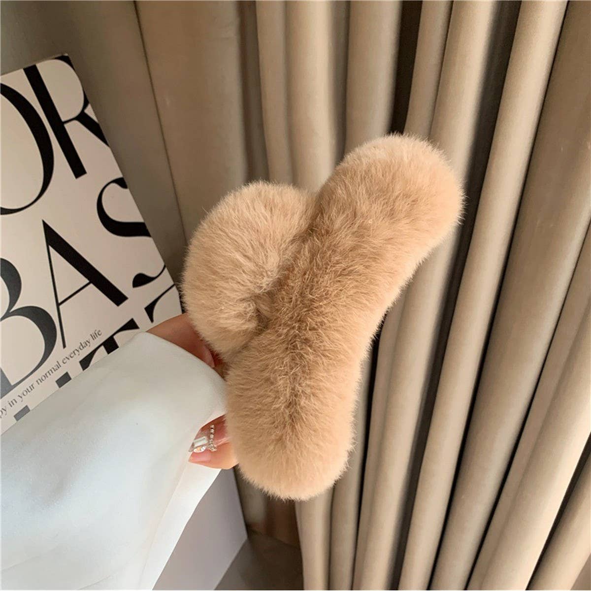 Large Rabbit Fur Hair Claw - Fluffy Winter Clip_Cwasc03146