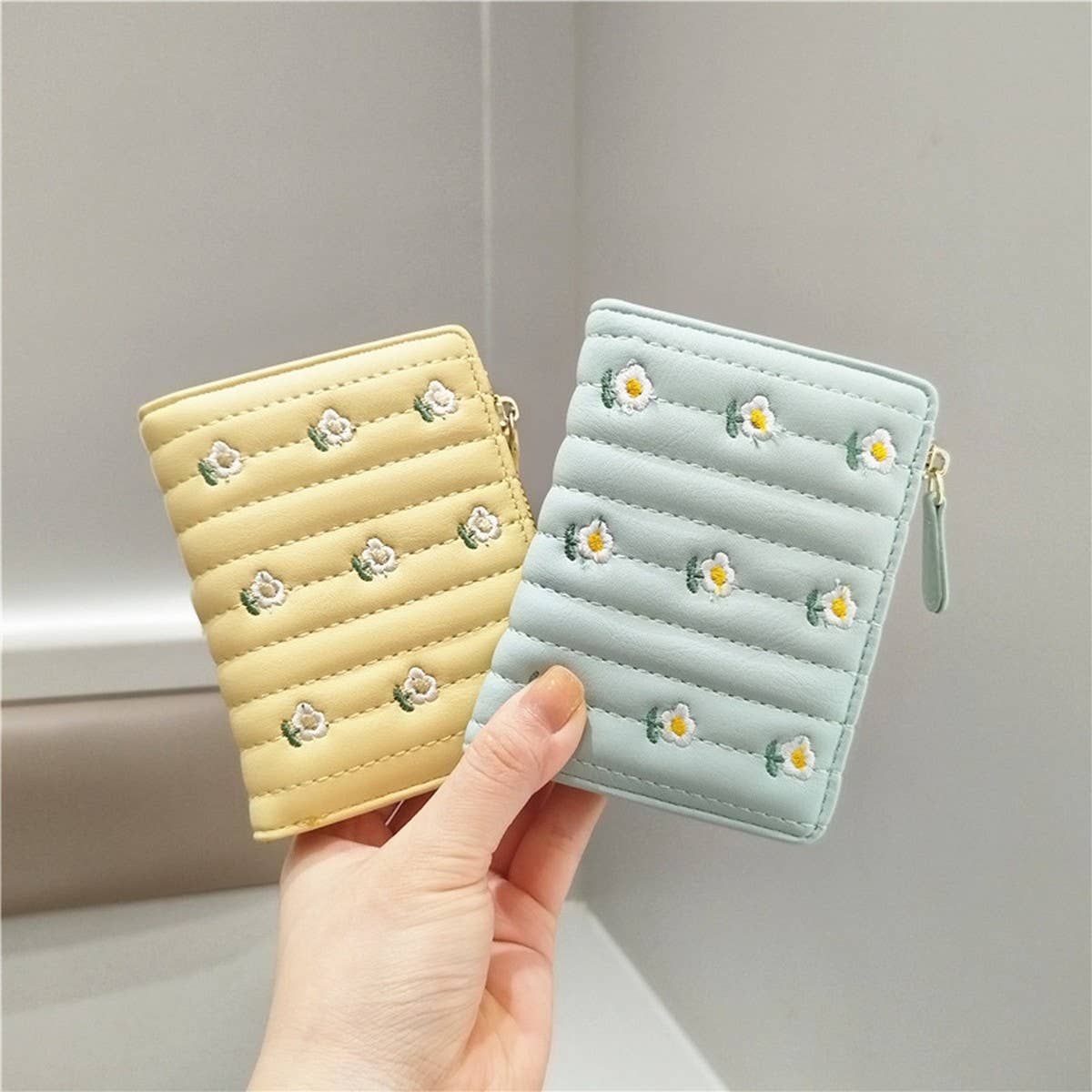 Cute Embroidered 2-Fold Wallet For Women_Cwab06256