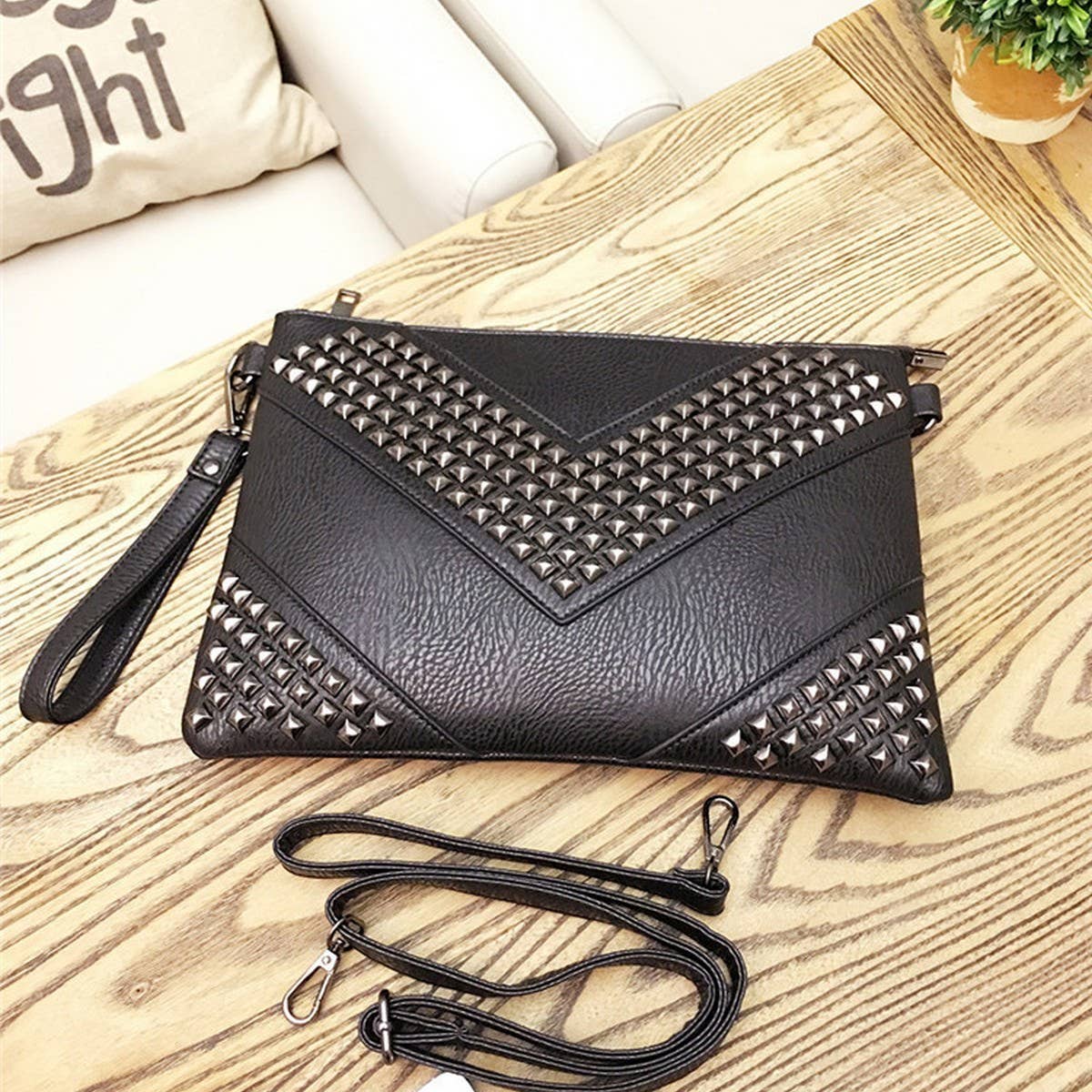 RIVET DECORATION LARGE CAPACITY HANDBAG_CWAB1376