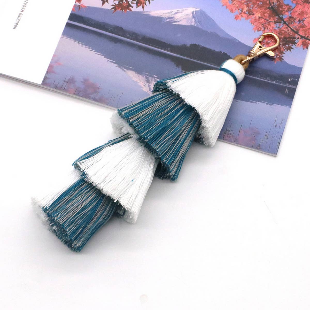 MIXED COLOR TASSEL PENDANT KEYCHAIN_CWMM1565
