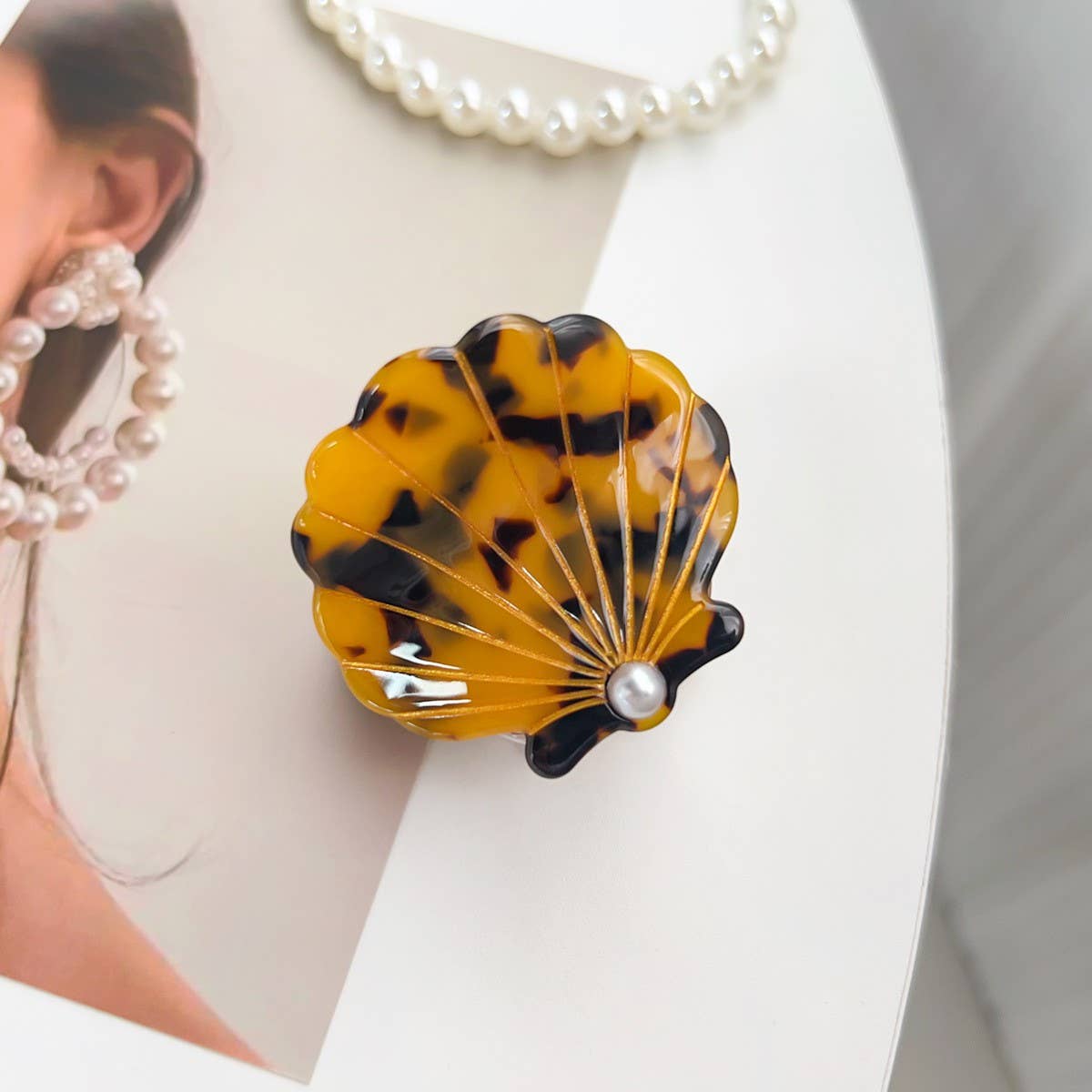 SMALL FRESH PEARL SHELL DOPAMINE AESTHETIC HAIRPIN_CWAHA1503