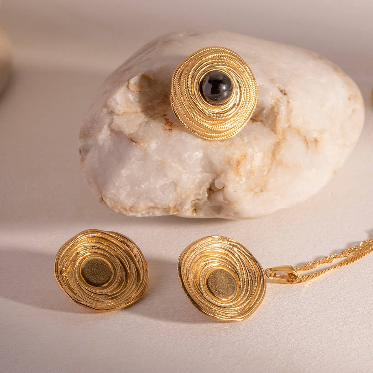 RETRO COIL HIGH END LUXURY EARRINGS_CWAJE1371