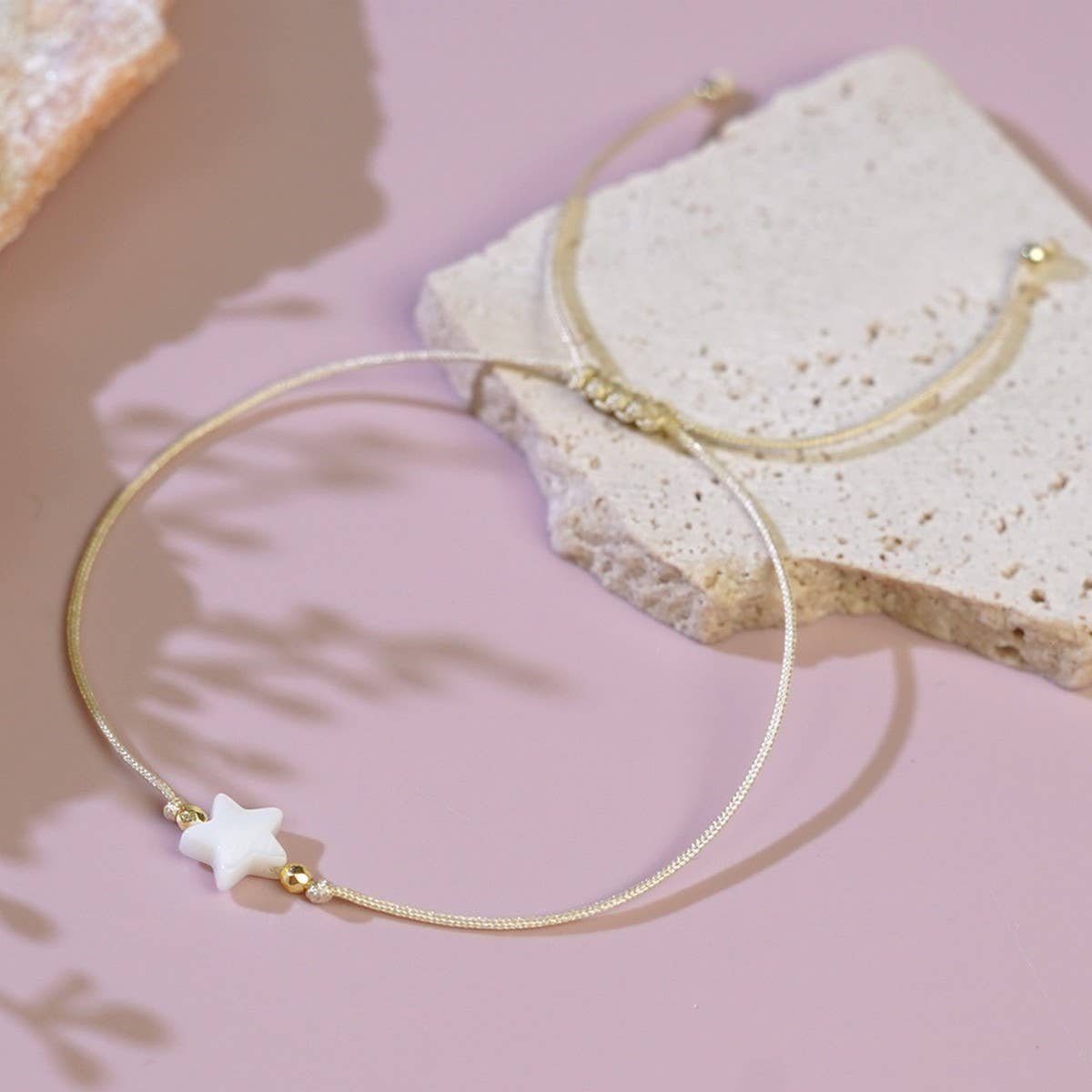 IRON GALLSTONE SHELL CROSS HAND BEADED BRACELET_CWMM3863