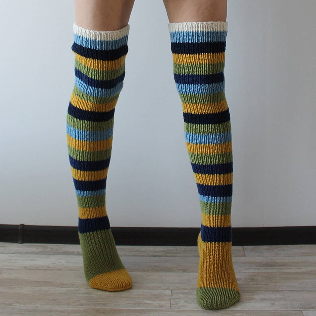 FASHION STRIPED LONG OVER THE KNEE SOCKS_CWMS0848